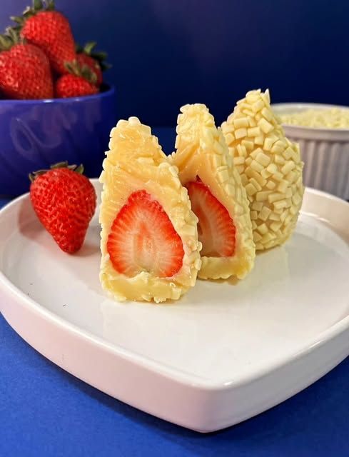 Coxinha de Morango Branca
